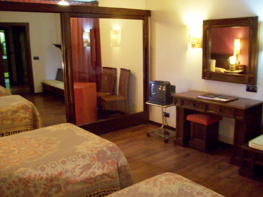 La Rectoral Hotel Taramundi Bilik gambar